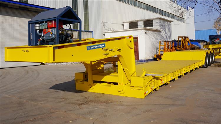 3 Axle Detacbale Gooseneck Trailer with Capacity of 50 Ton