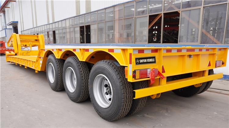 Details of Tri Axle Lowboy Gooseneck Trailer