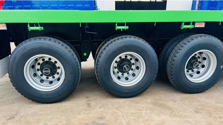 40 Ft Flatbed Trailer 3 Axle Flatbed Trailer for Sale