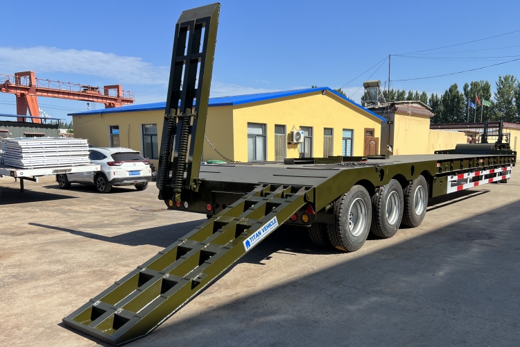 60 Ton 3 Axle Low Bed Trailer Truck
